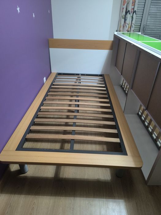 Cama  de solteiro e camiseiro