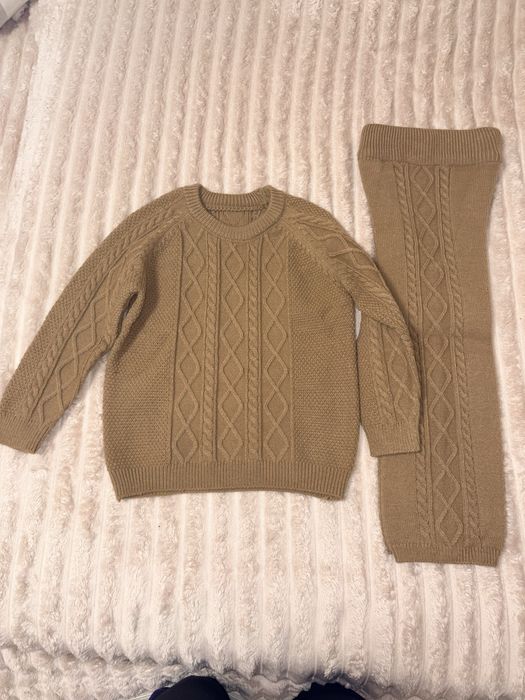 Стильний в’язаний костюм для дівчинки, зріст до 130 см.