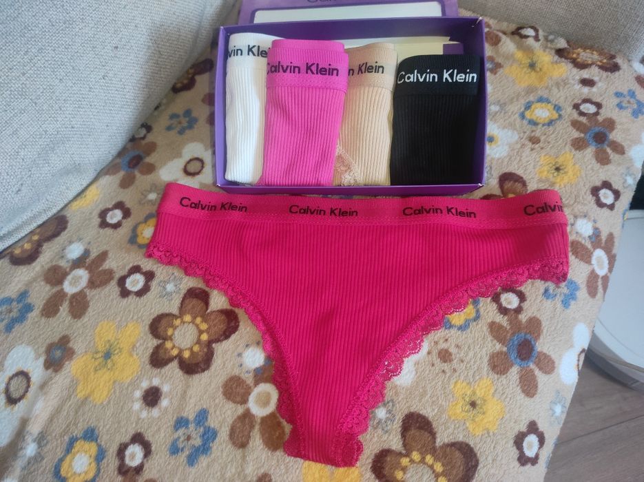 Stringi Calvin Klein z koronką S/M