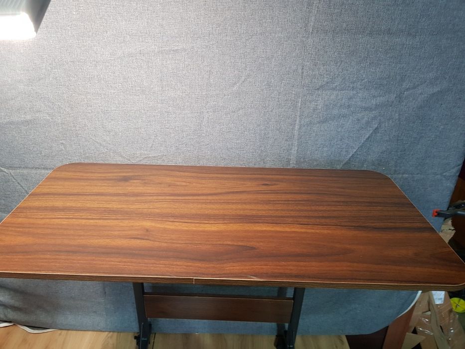 Mobilny stolik pod laptopa / Biurko regulowane na kółkach