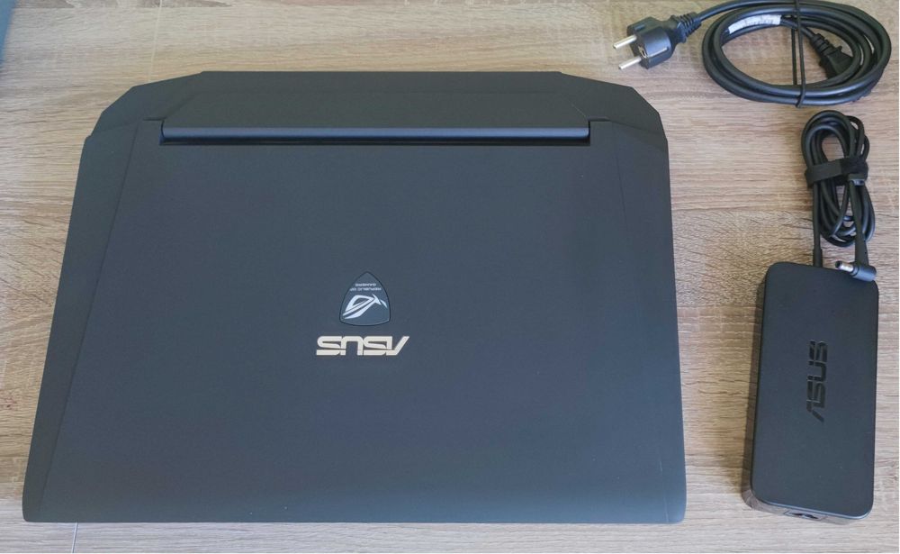 Asus G750JM Win10 24gb RAM 1250 ssd procesor i7