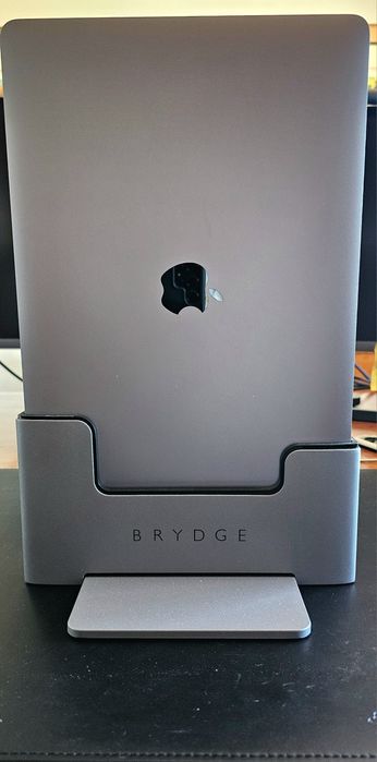 Combo Macbook Pro 13" Touch Bar 16GB 2017 + Brydge Vertical Dock