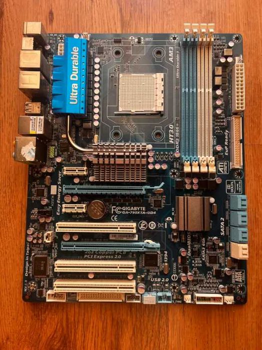 Gigabyte GA-790XTA-UD4