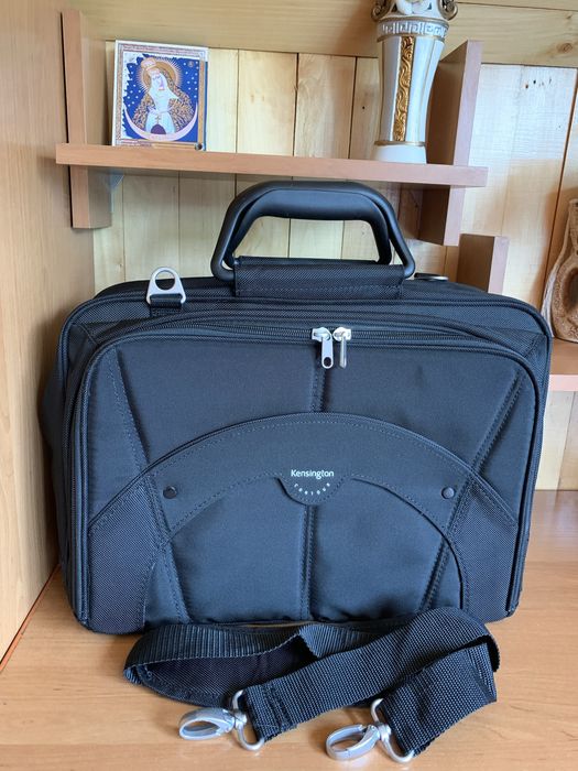 Сумка фірмена”Kensington” для ноутбука на 15.6* розмір40*30*15 см.