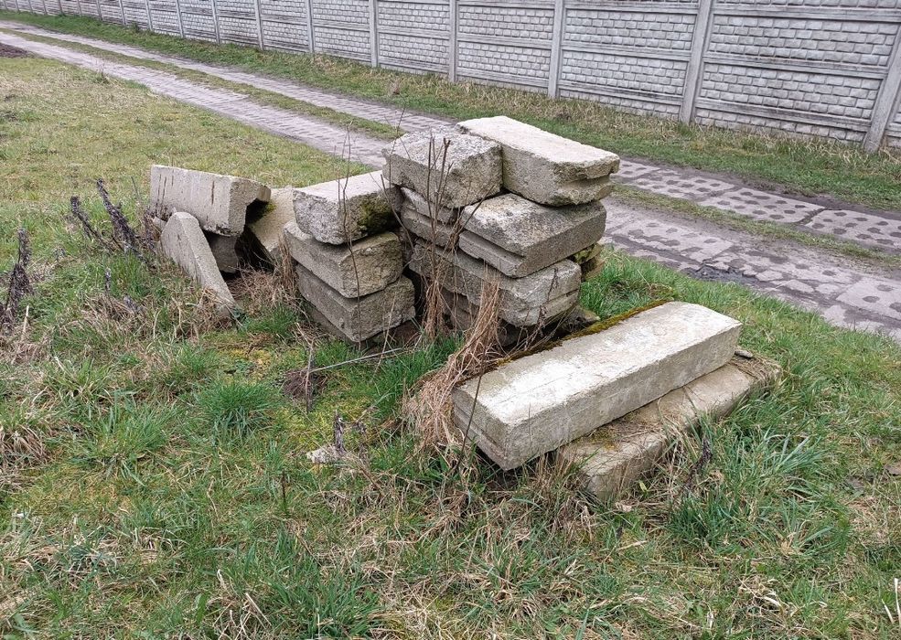 Krawężniki / gruz