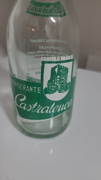 Antiga garrafa de vidro pirogravada de refrigerante Castralenca