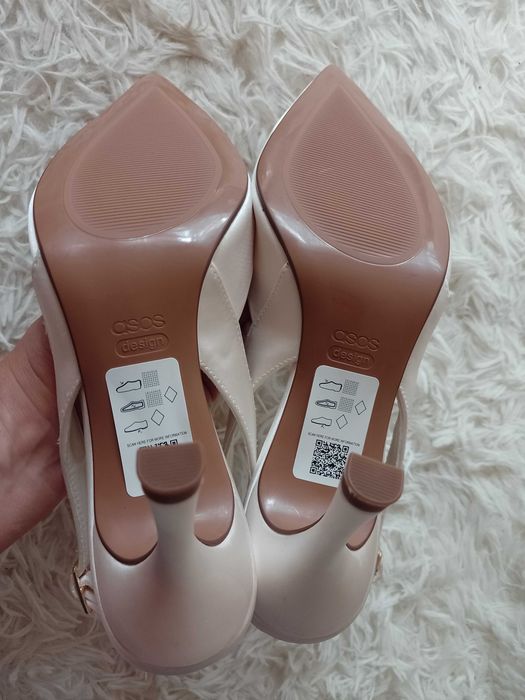 (40) ASOS/ Kremowe czółenka ślubne z odkrytą piętą z Londynu, NOWE
