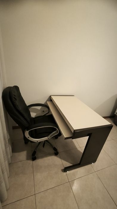 Secretária de Escritório + Cadeira de Diretor