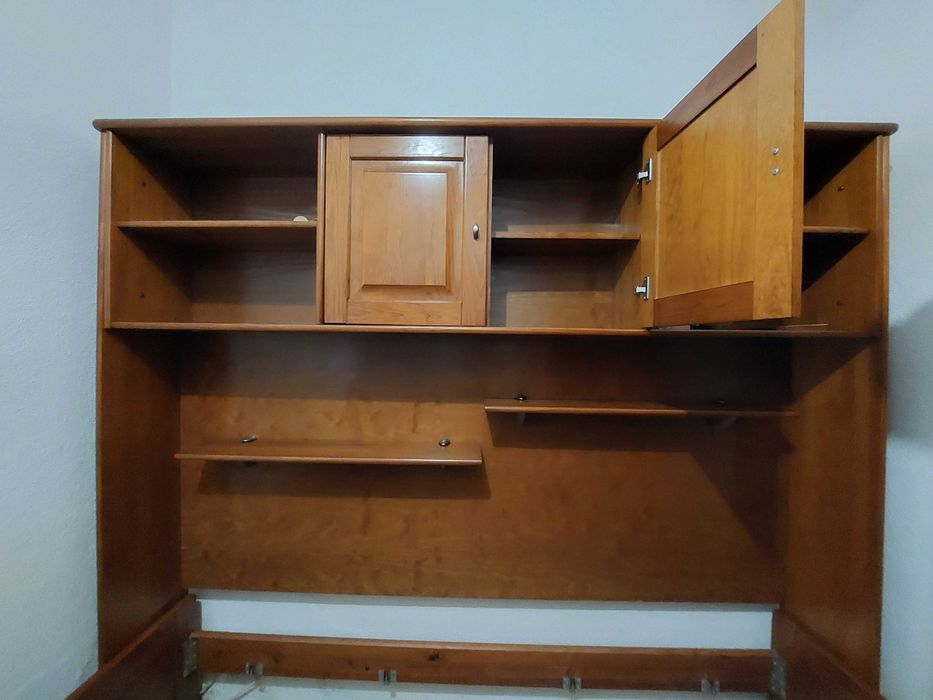 Cama versátil para ambiente compacto