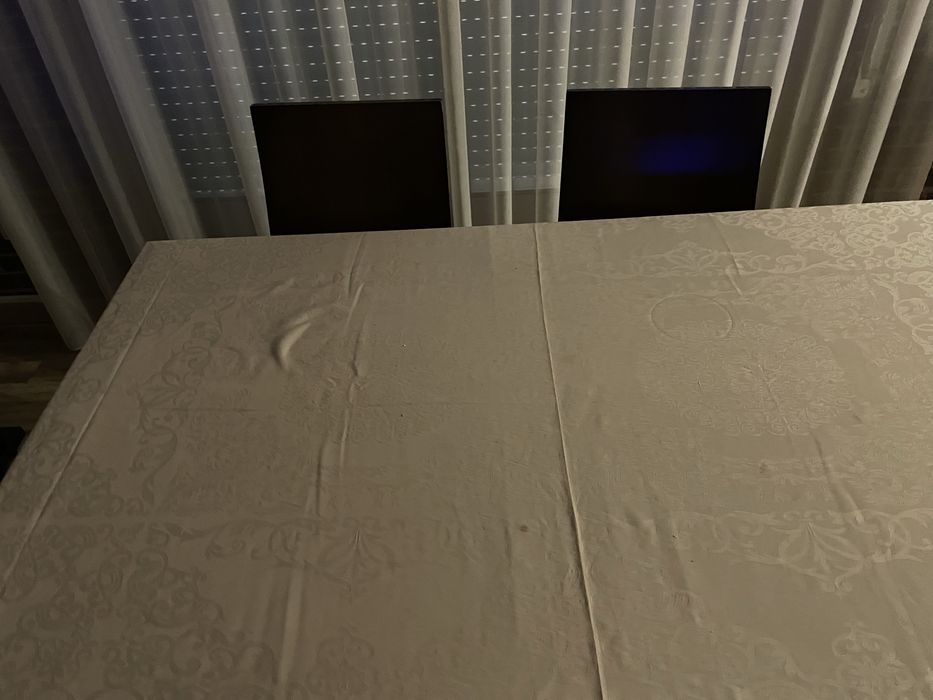 Sala de jantar e aparador e  4 cadeiras