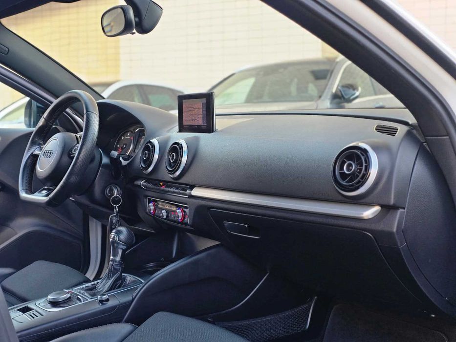 AUDI A3 SPORTACK 8V S LINE PLUS 2.0TDI 150CV S-TRONIC "LOOK RS3"