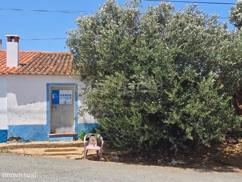 Moradia e Terreno Rústico localizados na freguesia de Alcaria Ruiva