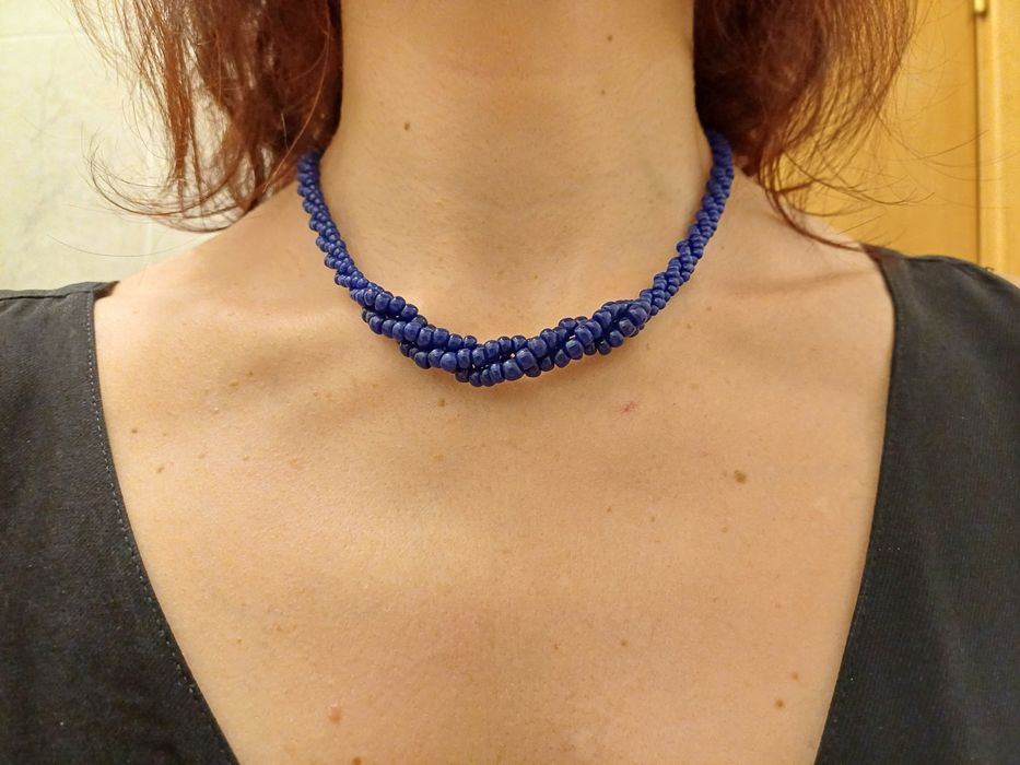 Colar/choker de missangas azuis