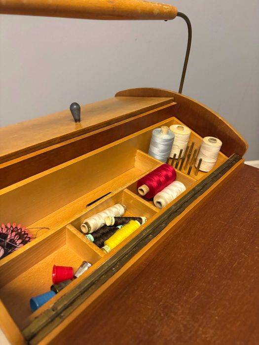 Niciak Mid-century modern Rockabilly