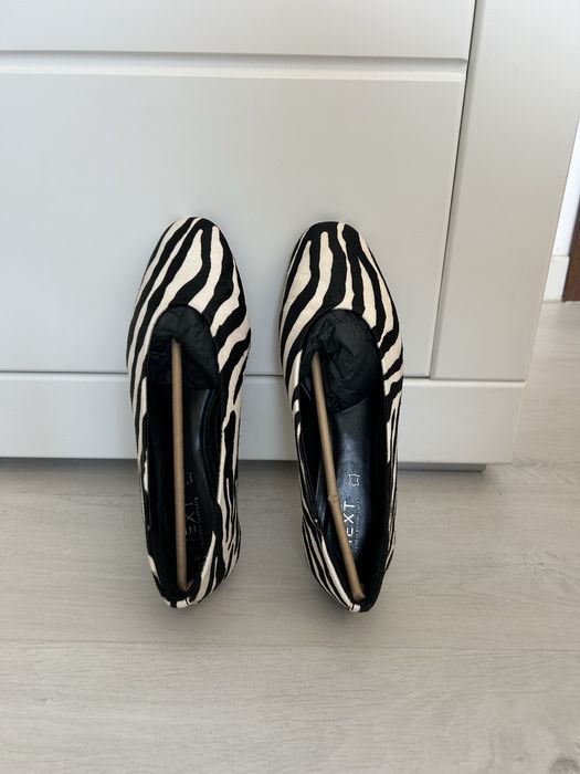 Nowe biało czarne skórzane baleriny w zebrę Next 38