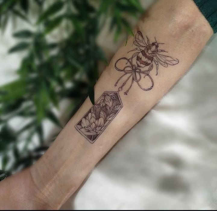 Troco uma tatuagem em um violão