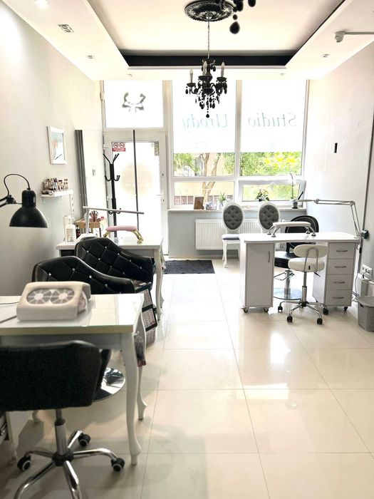 Wynajmę biurko do manicure