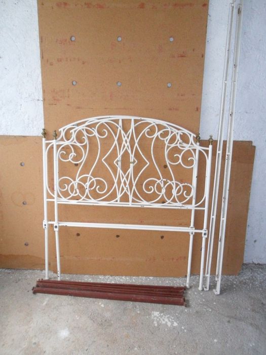 Vintage solid iron single bed64585191843201121