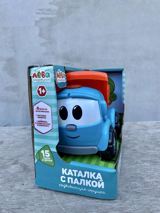 Музична Вантажіка Льова іграшка каталка з палицею / Грузовичок Лёва