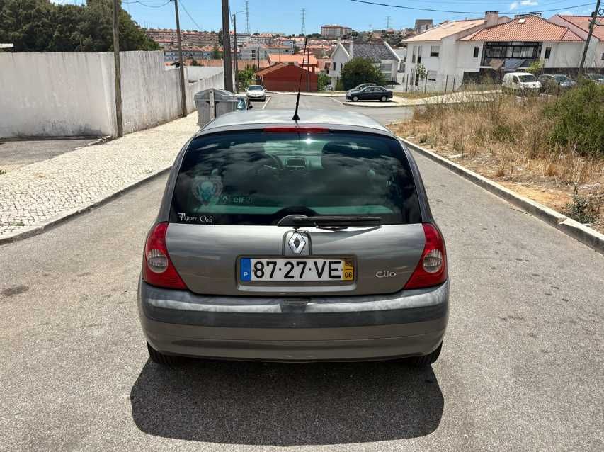 Renault Clio II 1.2 16V (2003) - Fumo no Motor (Recuperação/Peças)