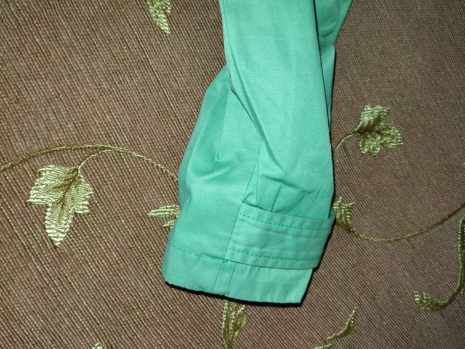 Вітрівка на дівчинку