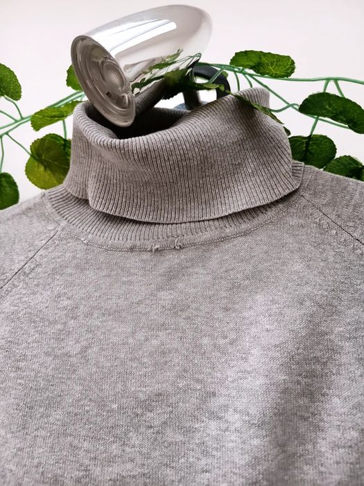 T-shirt Cinzenta Clara com Gola