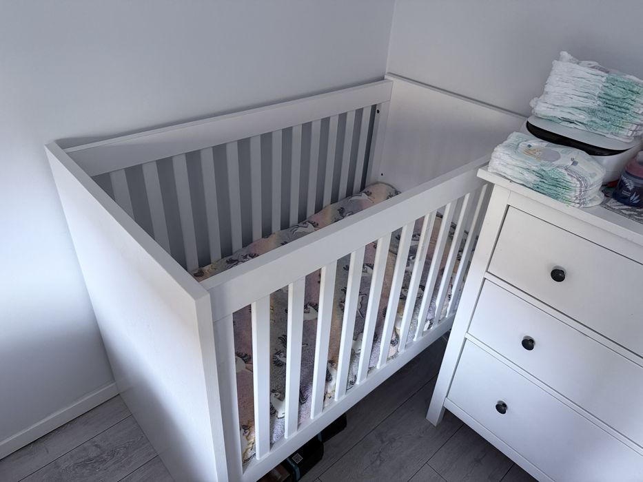 Solidne biale lozeczko z materacem 120x60