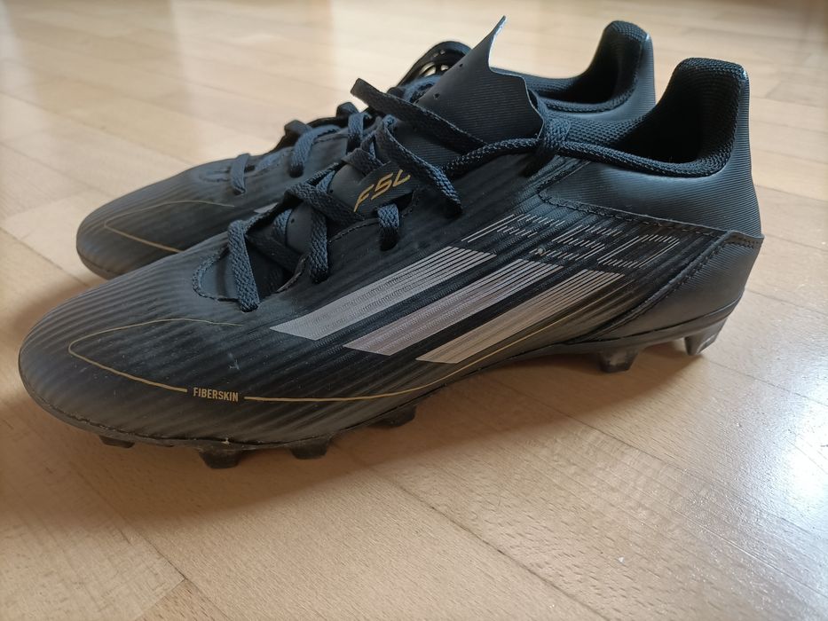 Buty adidas. Korki na murawę