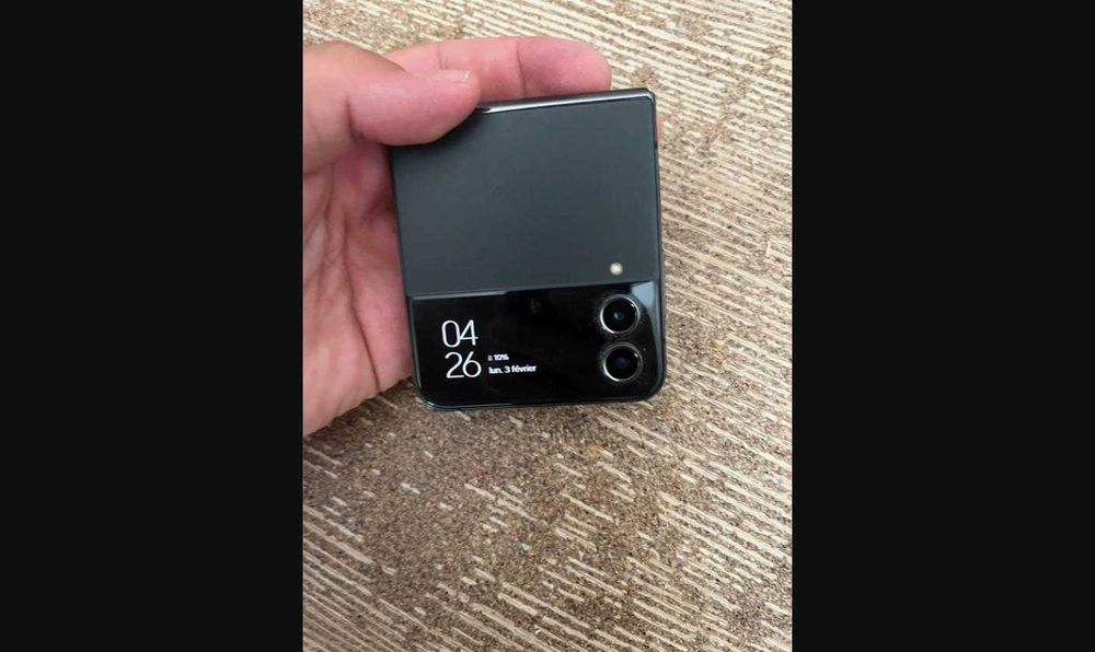Samsung Z Flip 4 Bom Estado Mancha Ecrã