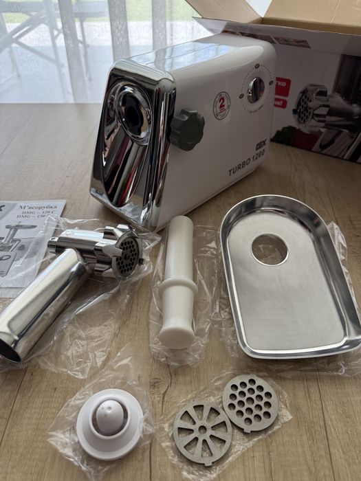 М'ясорубка електрична DEX DMG 120C, нова.