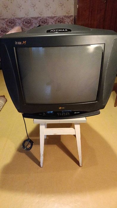 Телевизор LG  MODEL CF-21D-70