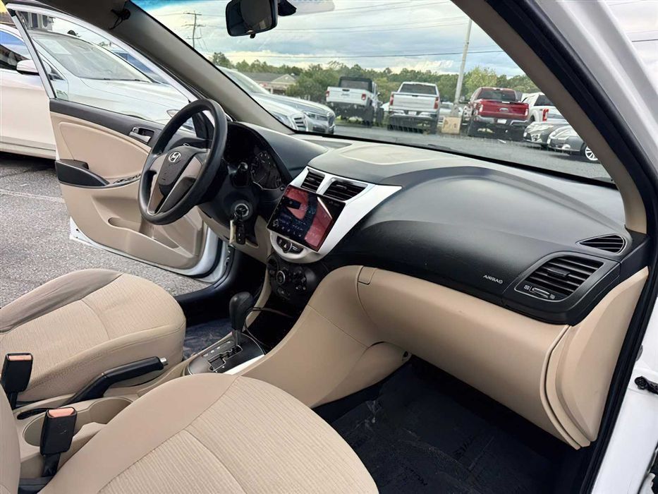 Hyundai Accent Sport      2015