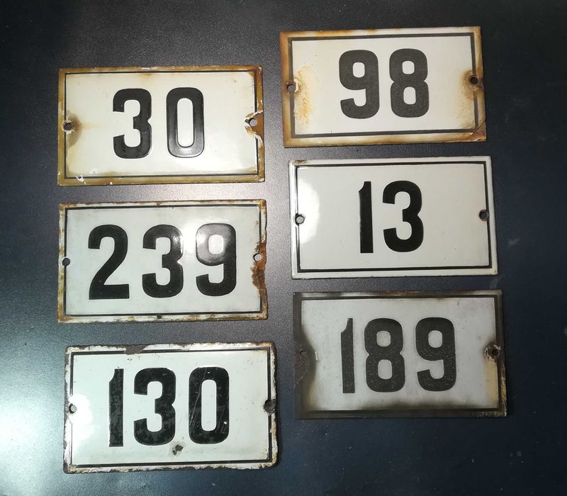 Chapas antigas com esmalte (números de porta)