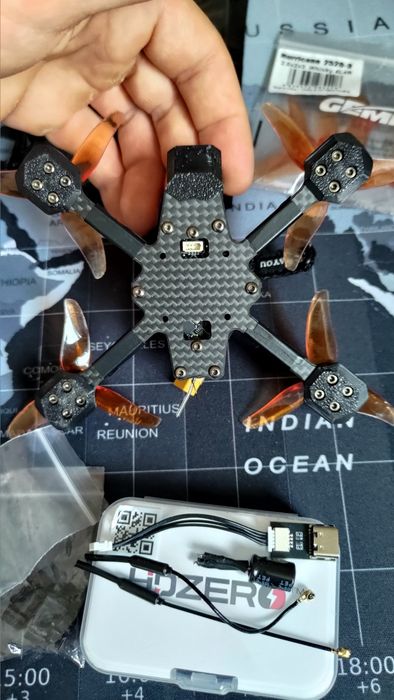 Dron Kayoumini 2.5 " HDZero plus dodatki
