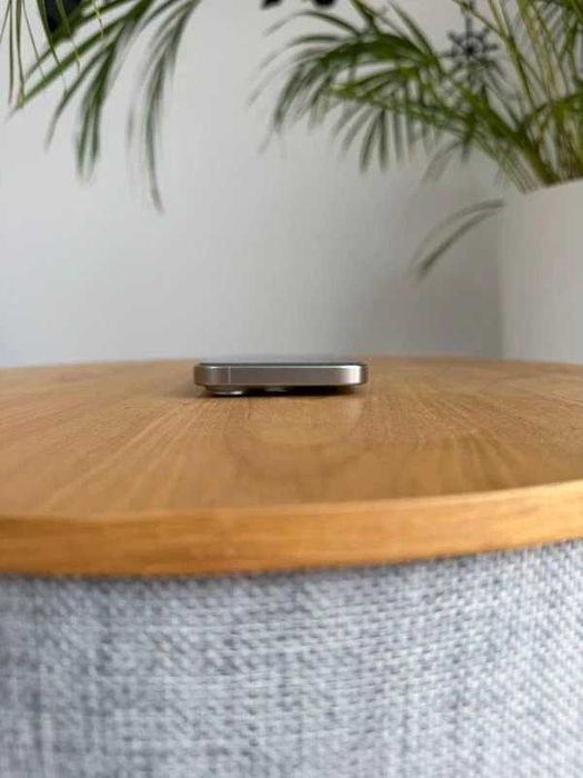 iPhone 15 Pro (Natural)