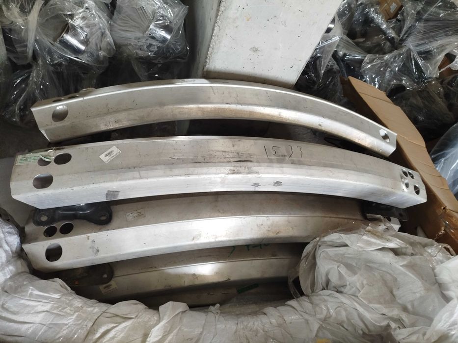 Підсилювач заднього бампера Tesla Model 3 Y  109531400C