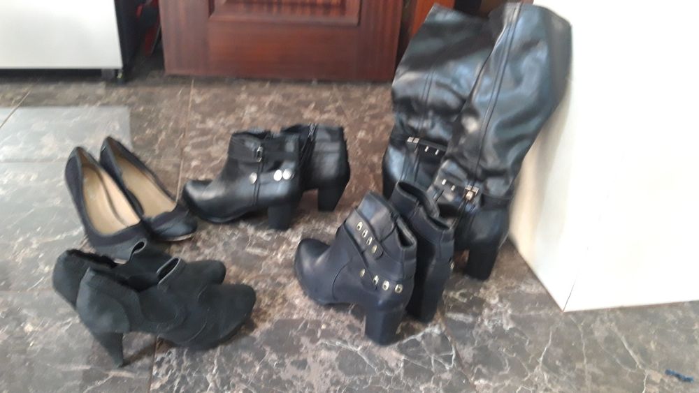 Botas e sandalias como novas.