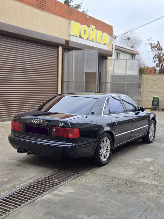 Audi A8 4.2 V8 газ/бенз quattro