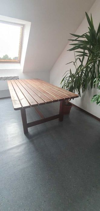 Zestaw drewnianych mebli ogrodowych