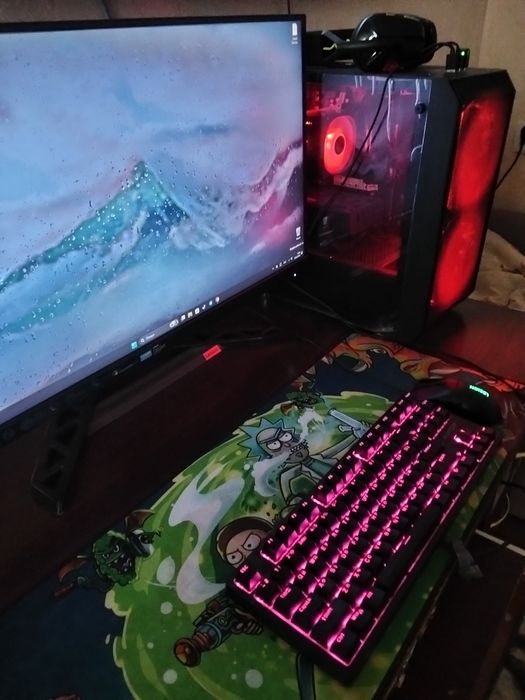 Готовий персональний комп'ютер з монітором та аксесуарами