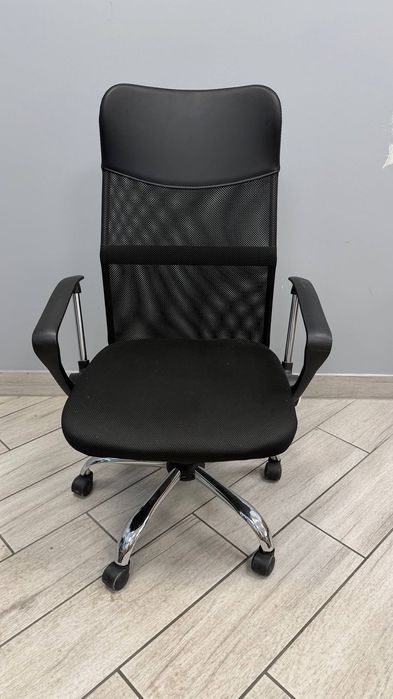 Fotel biurowy czarny