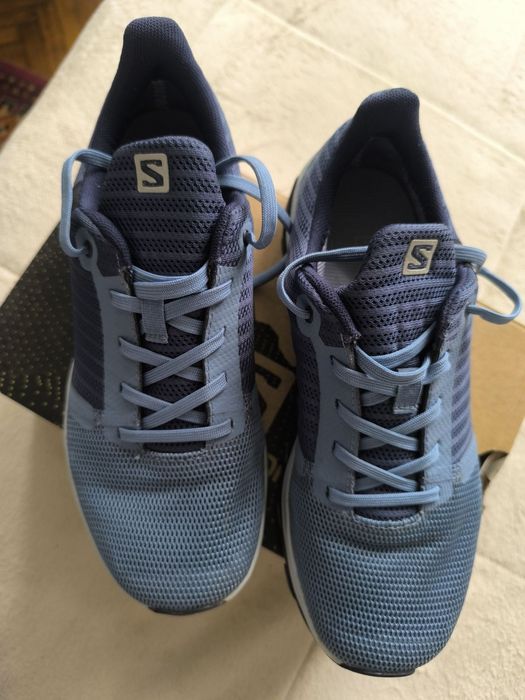 Кросівки жіночі.