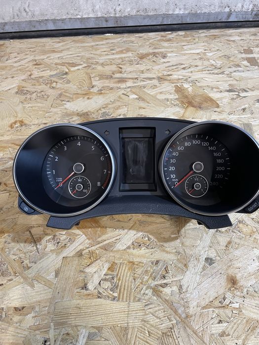 Панель пріборов гольф 6