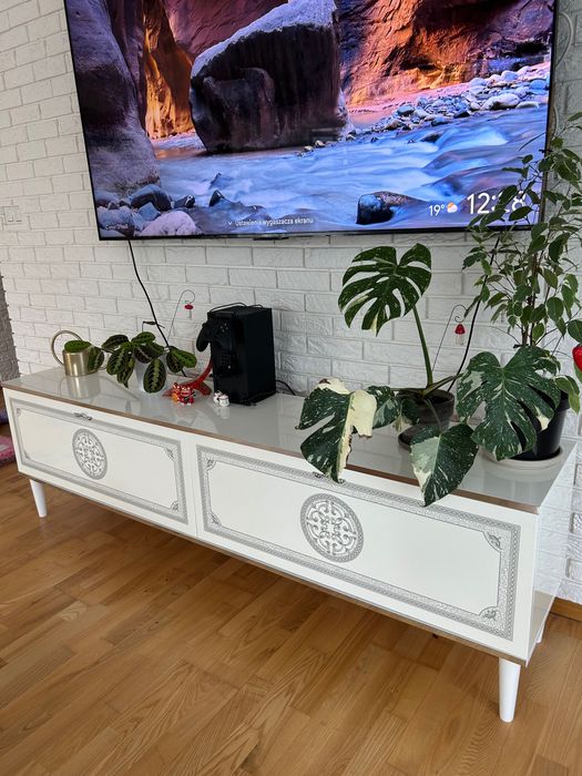 Szafka RTV w stylu glamour