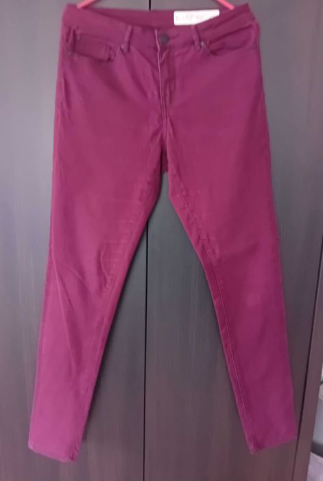 Spodnie damskie typu proste