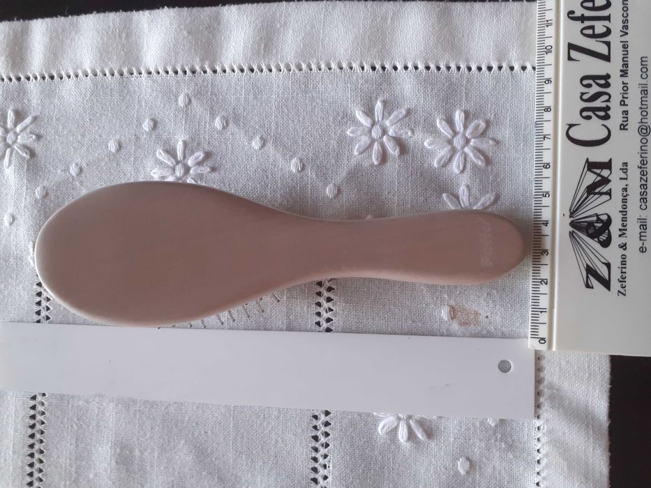 Escova de cabelos pequena