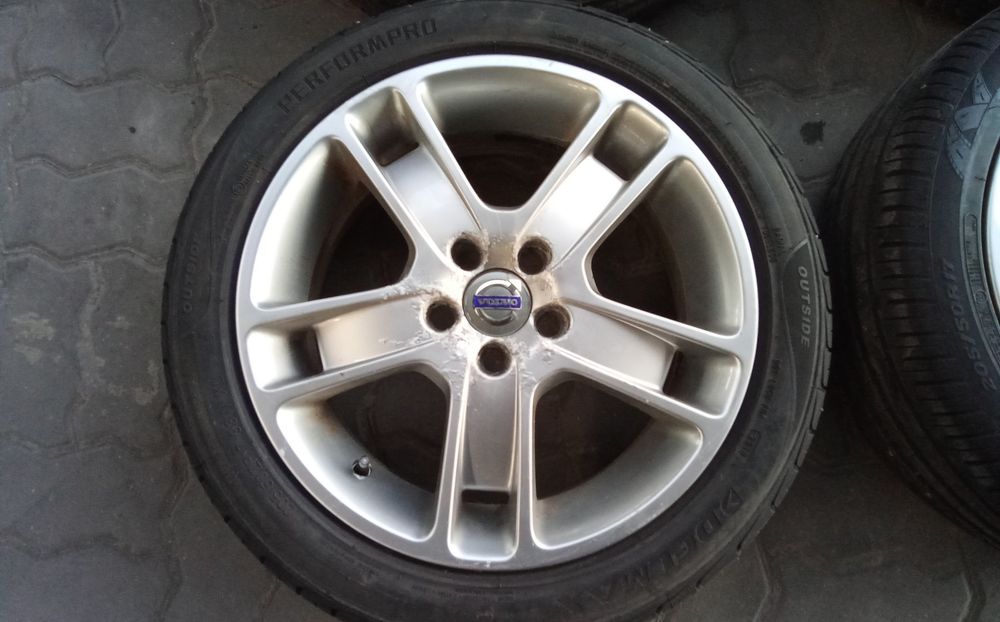 Jantes Volvo R17 Com Pneus 205/50 Furacão 5X108