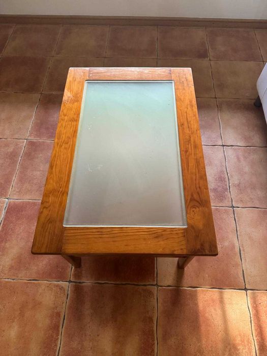 Vendo Mesa de boa Madeira de Sala em bom estadooooo ENTREGA HOJE PORTO E VILA NOVA DE GAIA PREÇO VENDA HOJE