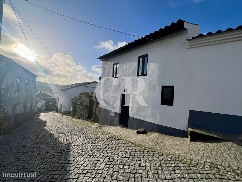 Moradia acolhedora no centro histórico com potencial de investimento