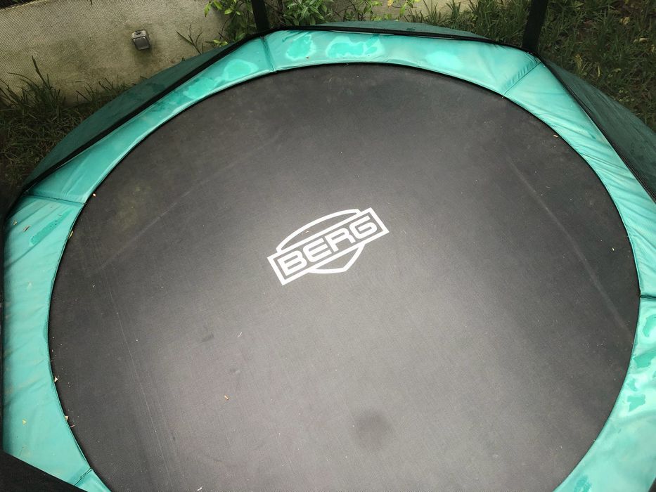 BERG Trampoline 270 cm with Safety Net – Good Condition